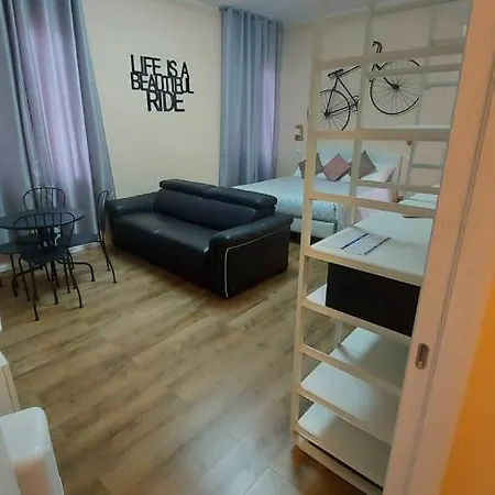 Glam G H O S T E L ゲストハウス 4*