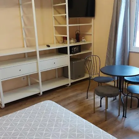 Glam G H O S T E L ゲストハウス 4*