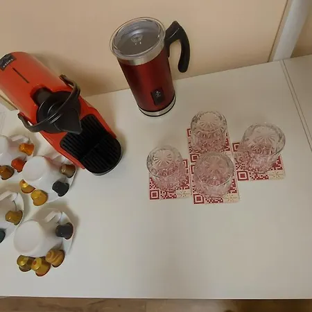 Glam G H O S T E L ラ・スペツィア