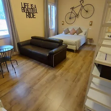 Glam G H O S T E L 4* La Spezia