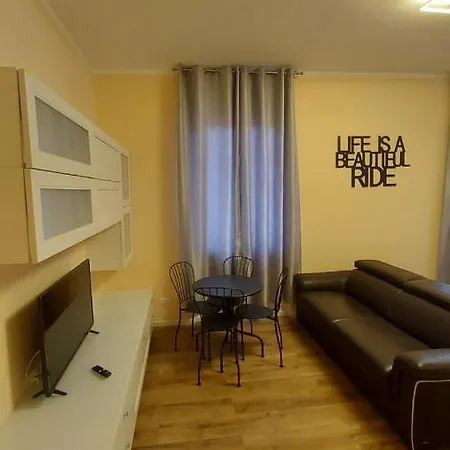 Glam G H O S T E L 4* La Spezia