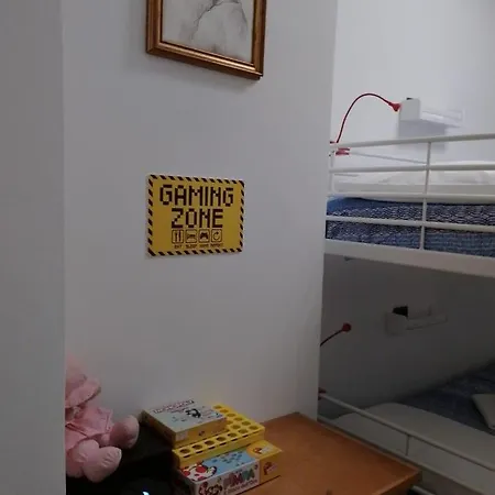 Glam G H O S T E L Konukevi La Spezia