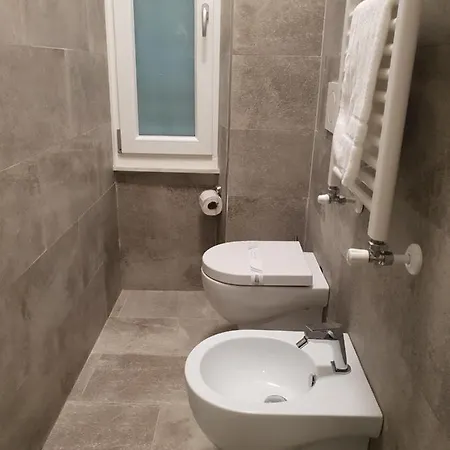 Pensión Glam G H O S T E L La Spezia