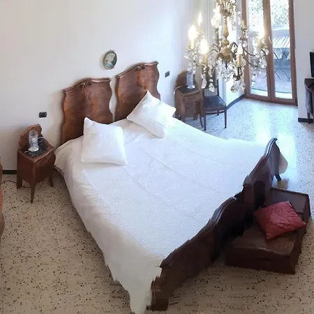 Pensión Glam G H O S T E L La Spezia